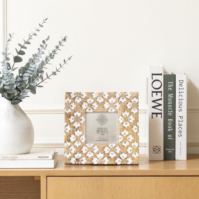 Handcrafted Mango Wood 'Petal' Photo frame - 4x4"