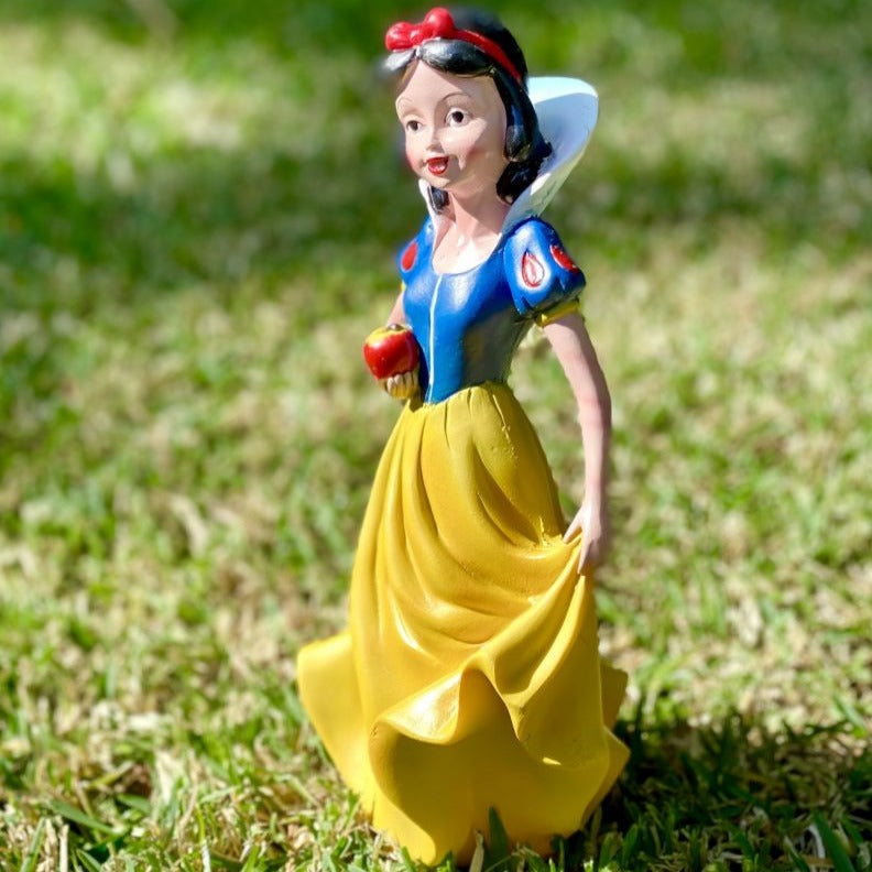 Retreat Garden Decor - Snow White