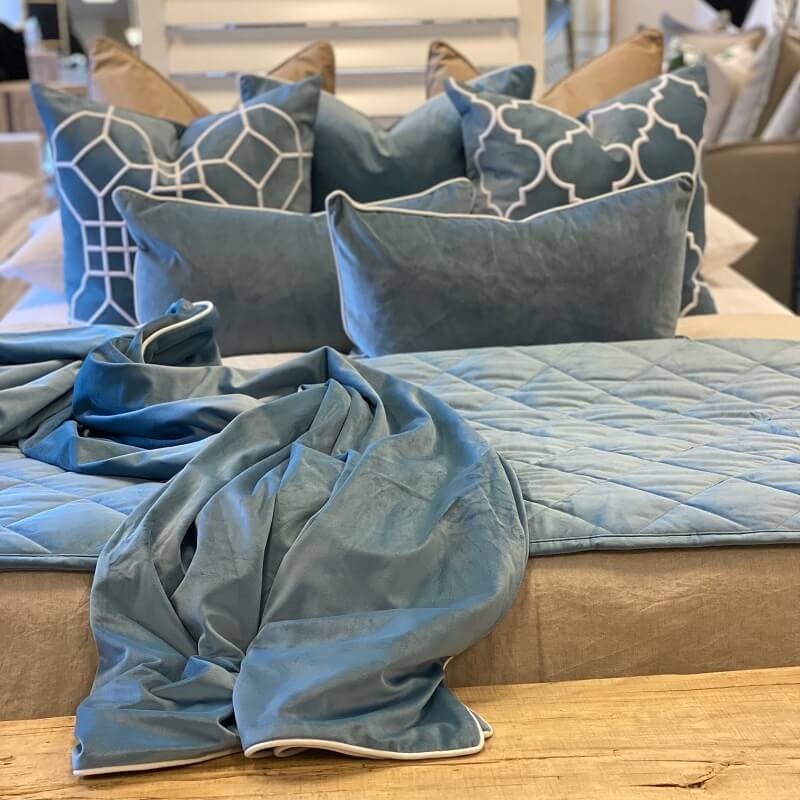 Rodeo Royal Velvet Comfort Throw - Ocean