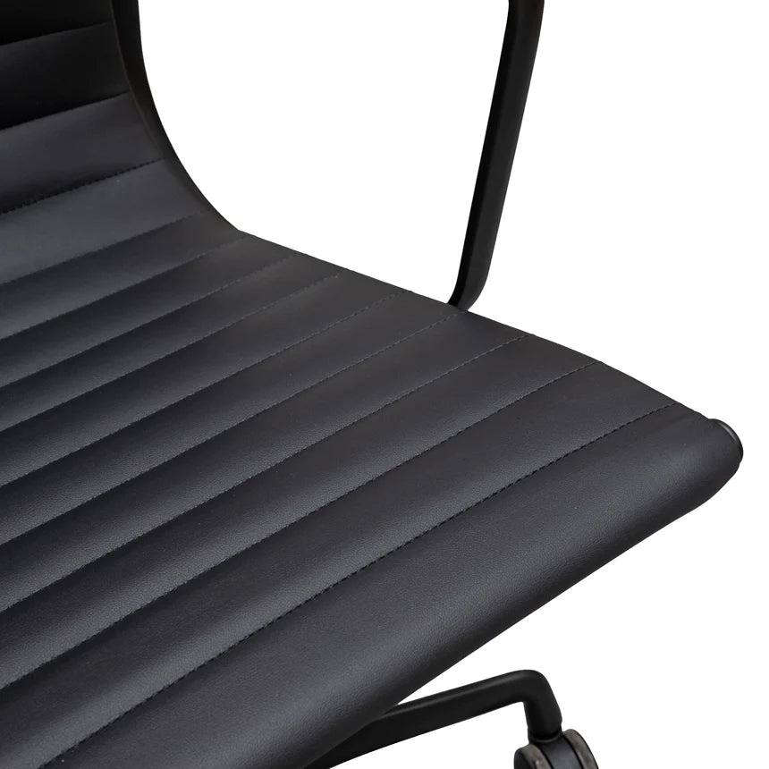 Chic Relaxation Office Chair - Black