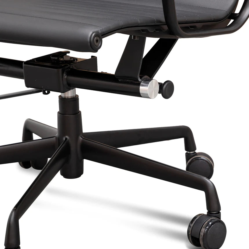 Chic Relaxation Office Chair - Black