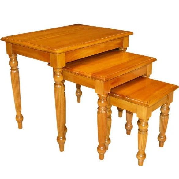 Classic Beauty Carved Leg Nesting Side Tables ( Set of 3) - Light Mahogany
