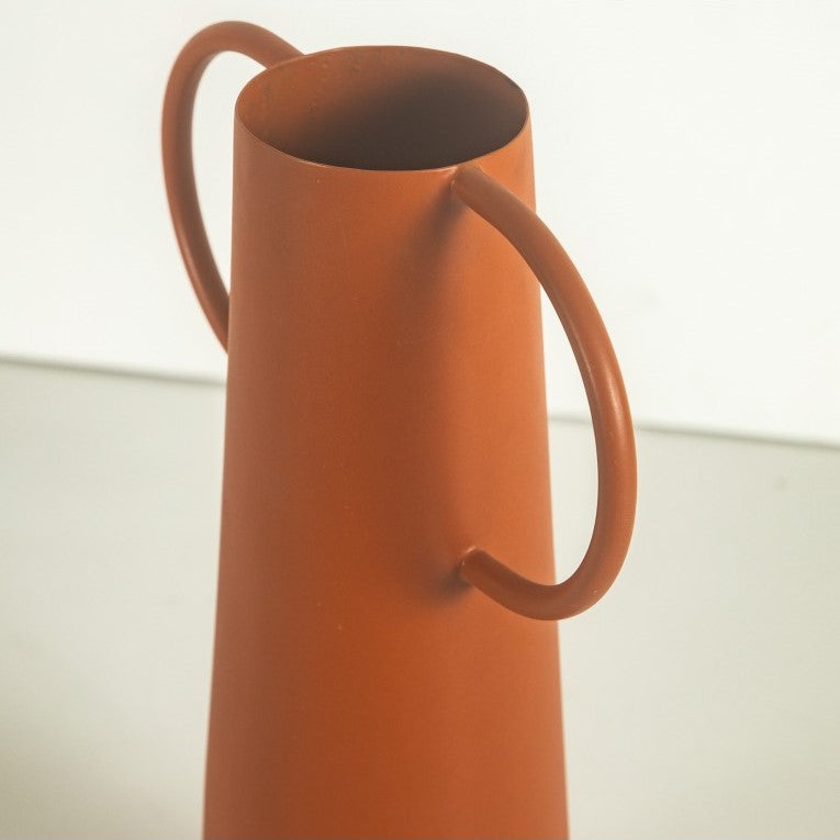 Metal Vase Brings a Pop of Color in Retro Style