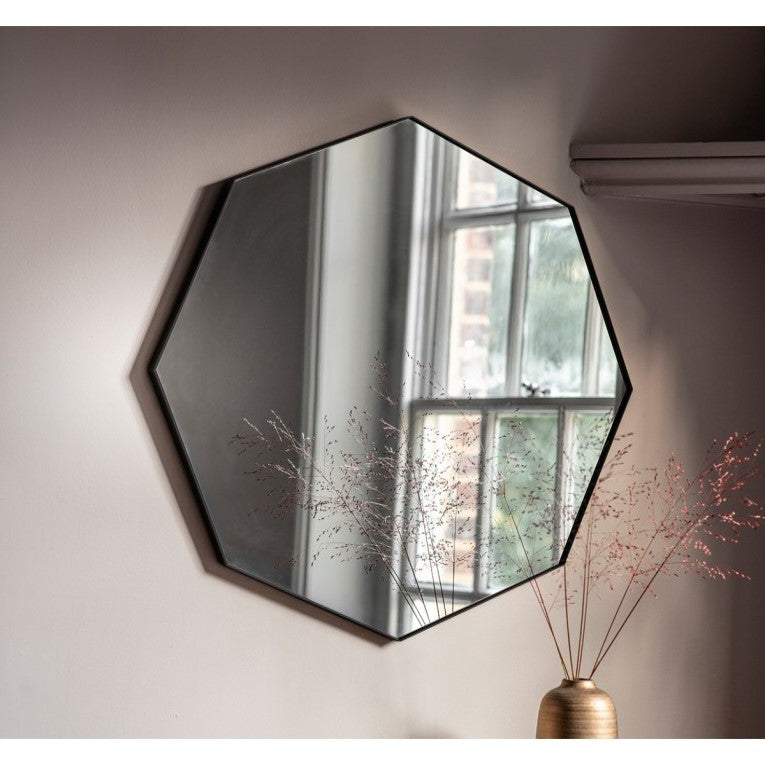 Starlight Geometry: The Octagon Mirror Black