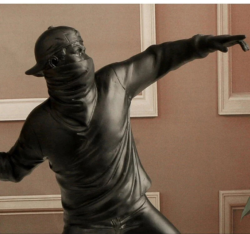 Unique Resin Nordic Flower Thrower Statue - Black